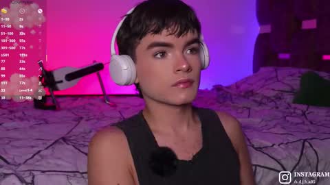 Angelo I work from home this is my room  online show from October 18, 9:35 am