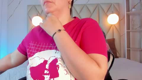 ANGIE online show from December 1, 1:31 pm