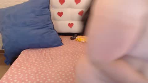 Snapshot of angie_bbw chatting on February 21, 9:22 pm Angie online show from February 21, 9:22 pm