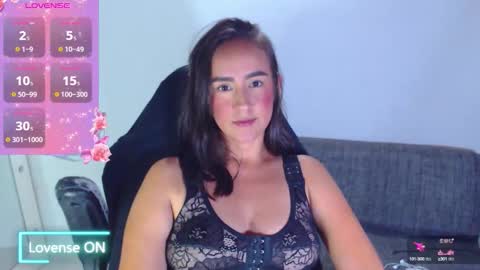Snapshot of angie_dreamgirl chatting on October 16, 10:19 pm IG angie dreamgirl01 online show from October 16, 10:19 pm