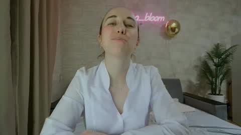 anikabloom online show from February 18, 2:27 am