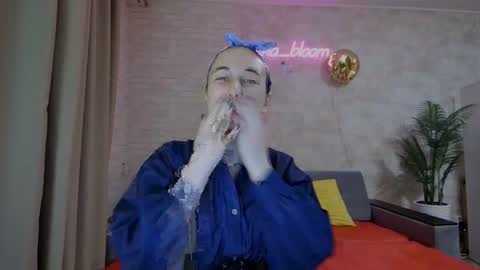 anikabloom online show from February 26, 9:20 pm