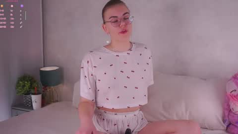 AnishaVivo online show from March 3, 1:51 pm