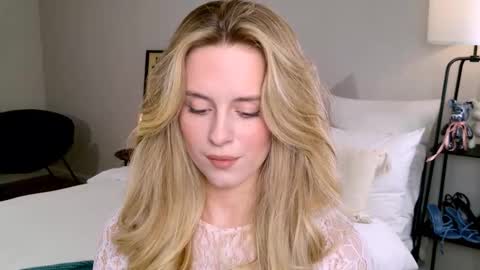 Anita online show from November 9, 1:25 pm