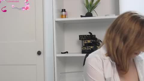 Snapshot of anna_glamlovely chatting on September 18, 12:42 pm Anna online show from September 18, 12:42 pm