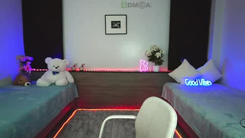 Snapshot of anna_shine_ chatting on December 8, 12:08 pm Anna Shine online show from December 8, 12:08 pm