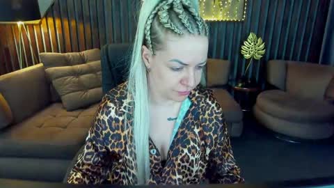 anna_snow9 online show from April 12, 4:55 pm