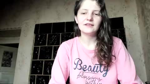 Snapshot of annaahcharm chatting on December 7, 2:25 am annaahcharm online show from December 7, 2:25 am