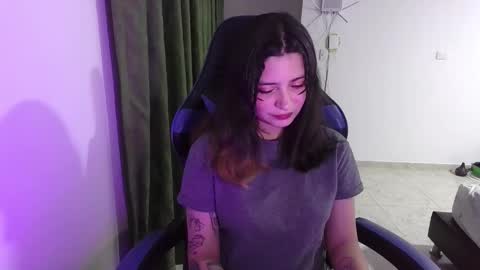 Snapshot of annacrow chatting on October 7, 1:34 am Anna online show from October 7, 1:34 am