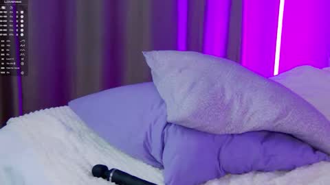 annagrees1 online show from October 9, 9:37 am