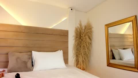 Annalu online show from March 2, 7:20 pm