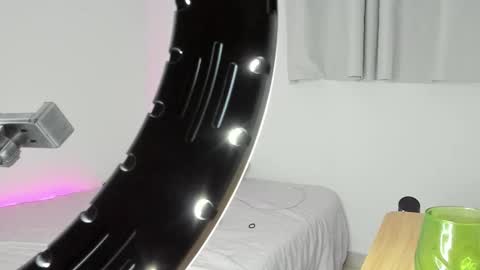 Snapshot of annebull_ chatting on October 21, 12:27 am Anne online show from October 21, 12:27 am
