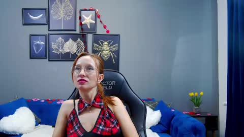 Snapshot of annehove chatting on February 14, 8:21 am Anne online show from February 14, 8:21 am
