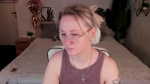 Joyce Howard online show from March 30, 2:33 am