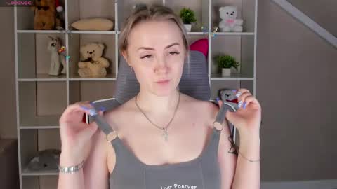 Joyce Howard online show from April 12, 1:09 am