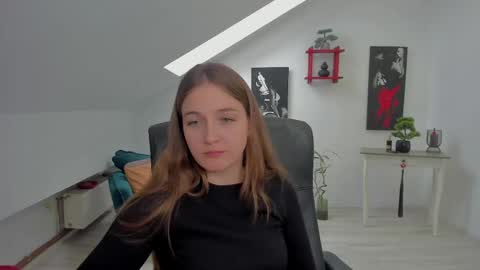 annewilsonn online show from May 5, 7:36 am