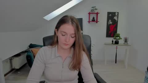 annewilsonn online show from May 13, 8:46 am