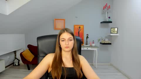 annewilsonn online show from February 6, 5:59 pm