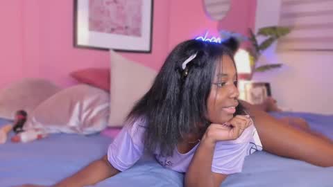 Snapshot of annia_dh chatting on October 5, 12:08 am annia online show from October 5, 12:08 am