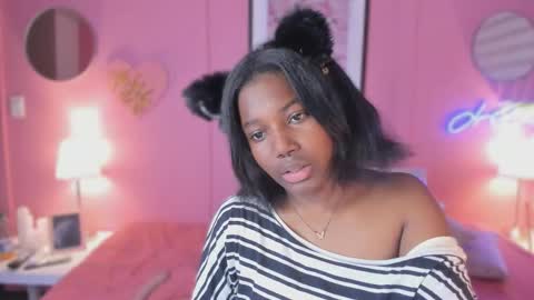 Snapshot of annia_dh chatting on October 28, 8:10 pm annia online show from October 28, 8:10 pm