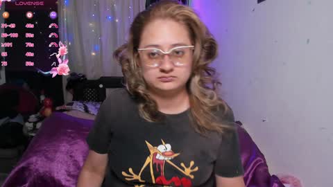 Snapshot of annie_bigboobs_ chatting on January 22, 9:32 pm Ana Bolena independent model online show from January 22, 9:32 pm