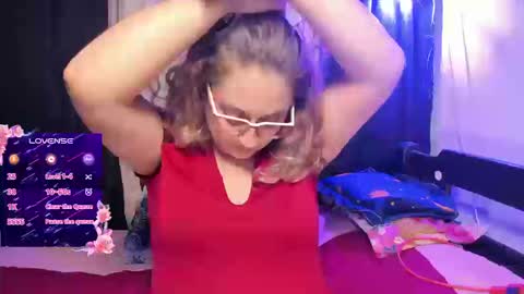 Snapshot of annie_bigboobs_ chatting on September 19, 12:37 am Ana Bolena independent model online show from September 19, 12:37 am
