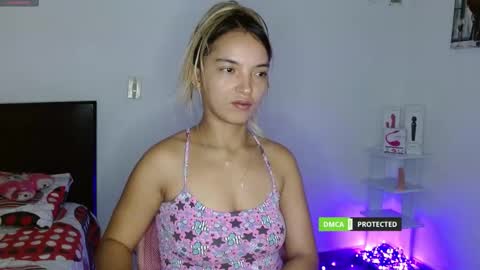 Snapshot of annie_che77y chatting on February 24, 9:53 am annie cherry independent model online show from February 24, 9:53 am