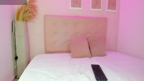 annie_dolce_ online show from July 2, 2:22 pm
