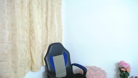 Snapshot of annie_doll1 chatting on October 26, 1:06 am Annie3 online show from October 26, 1:06 am