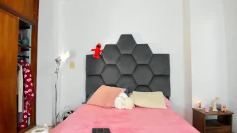 Annie online show from January 30, 9:04 pm