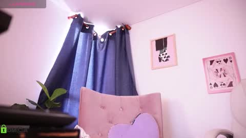 Annie online show from November 12, 1:46 pm