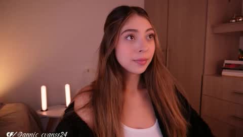 Annie Evans online show from November 25, 12:31 am