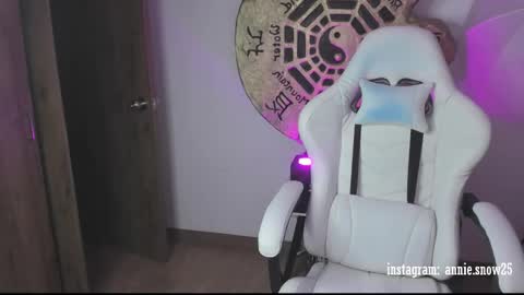 JEANNE no olvides seguirme dont forget follow me  uu online show from February 22, 4:40 am