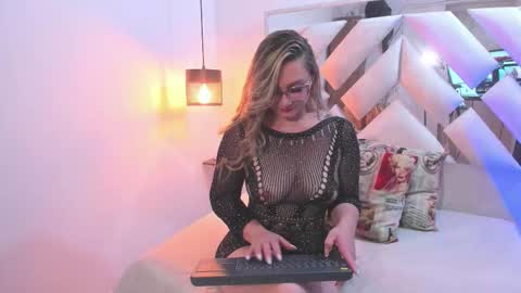 annie_vega17 online show from March 7, 6:41 pm