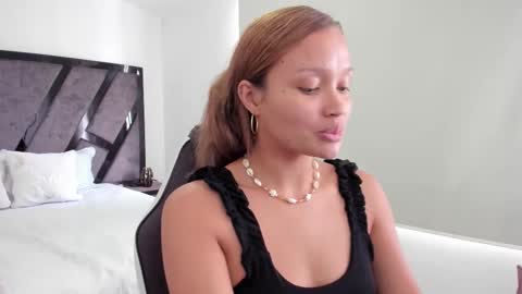 Annie and Stefan online show from March 11, 2:31 pm