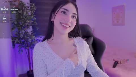 Snapshot of anniebrie chatting on October 7, 5:58 am Cassandra online show from October 7, 5:58 am