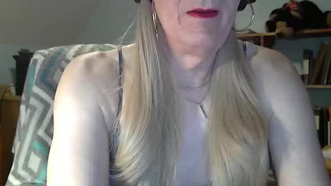 anniegurl online show from March 22, 9:13 am