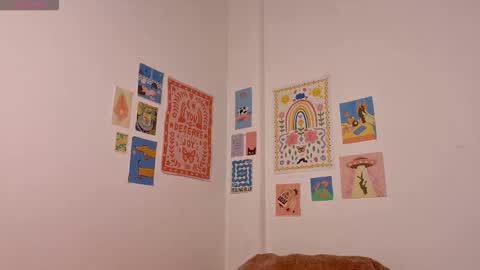 annietinky online show from December 15, 9:00 pm