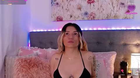Snapshot of anntonellalee chatting on October 17, 8:24 pm Antonella Lee online show from October 17, 8:24 pm