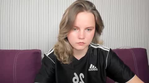 Snapshot of anny_love_you chatting on September 18, 9:57 am anny_love_you online show from September 18, 9:57 am