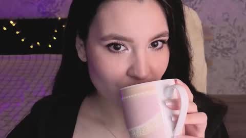 Annie online show from March 4, 12:02 pm