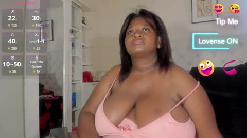 Snapshot of annybigassxxx chatting on October 6, 6:26 pm Melani online show from October 6, 6:26 pm