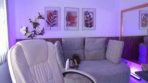 Ana online show from February 7, 7:17 pm