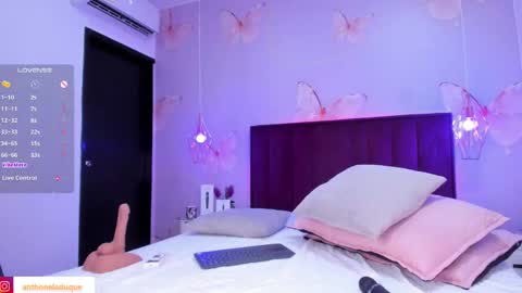 anthonelaDuque online show from March 10, 2:59 pm