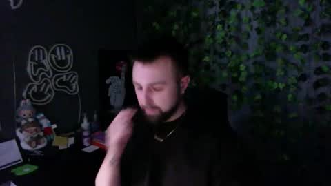 Ant online show from December 1, 1:53 pm