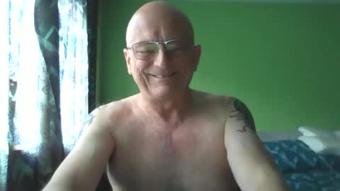 Snapshot of antmatt2025 chatting on October 14, 11:46 am antmatt2025 online show from October 14, 11:46 am