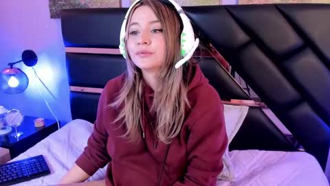 My name is Andrea  thumb up me please its important online show from December 10, 9:11 pm