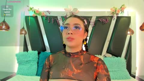 A N T O N E L L E  online show from April 12, 11:47 am