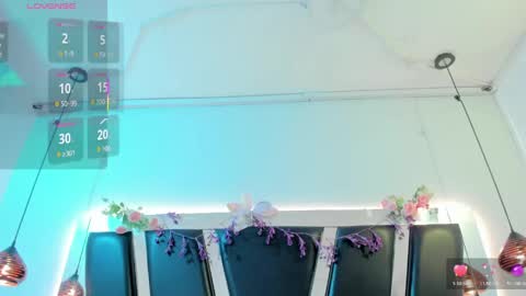 A N T O N E L L E  online show from April 11, 11:36 am