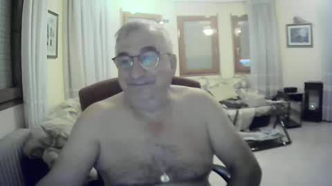 Snapshot of antonio2605 chatting on October 18, 11:42 pm Antonio online show from October 18, 11:42 pm